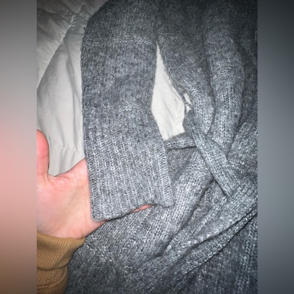 Grey cardigan knit and has ties - Picture 4 of 7